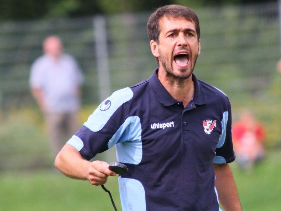 AKA U-15-Coach Didi Berchtold übernahm dank eines 3:1 Heimsieg die Tabellenführung AKA U-15-Coach Didi Berchtold übernahm dank eines 3:1 Heimsieg die Tabellenführung