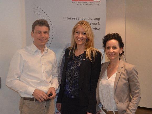 Frau in der Wirtschaft-Chefin Evelyn Dorn und Karin Furtner mit Stefan Behnke.
