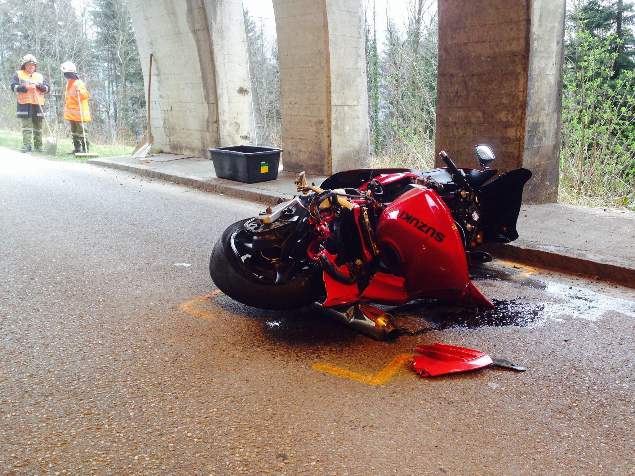 Kollision im Wirtatobel Tunnel - Motorradfahrer unbestimmten Grades verletzt. Kollision im Wirtatobel Tunnel - Motorradfahrer unbestimmten Grades verletzt.