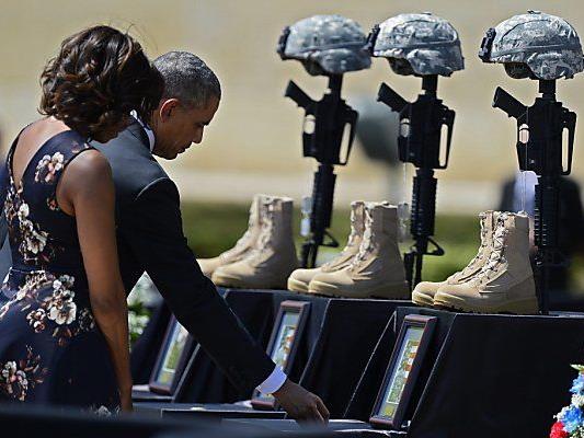 Ehepaar Obama erwies Soldaten die letzte Ehre