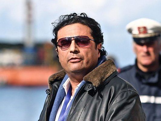 Francesco Schettino bei einem Lokalaugenschein Francesco Schettino bei einem Lokalaugenschein