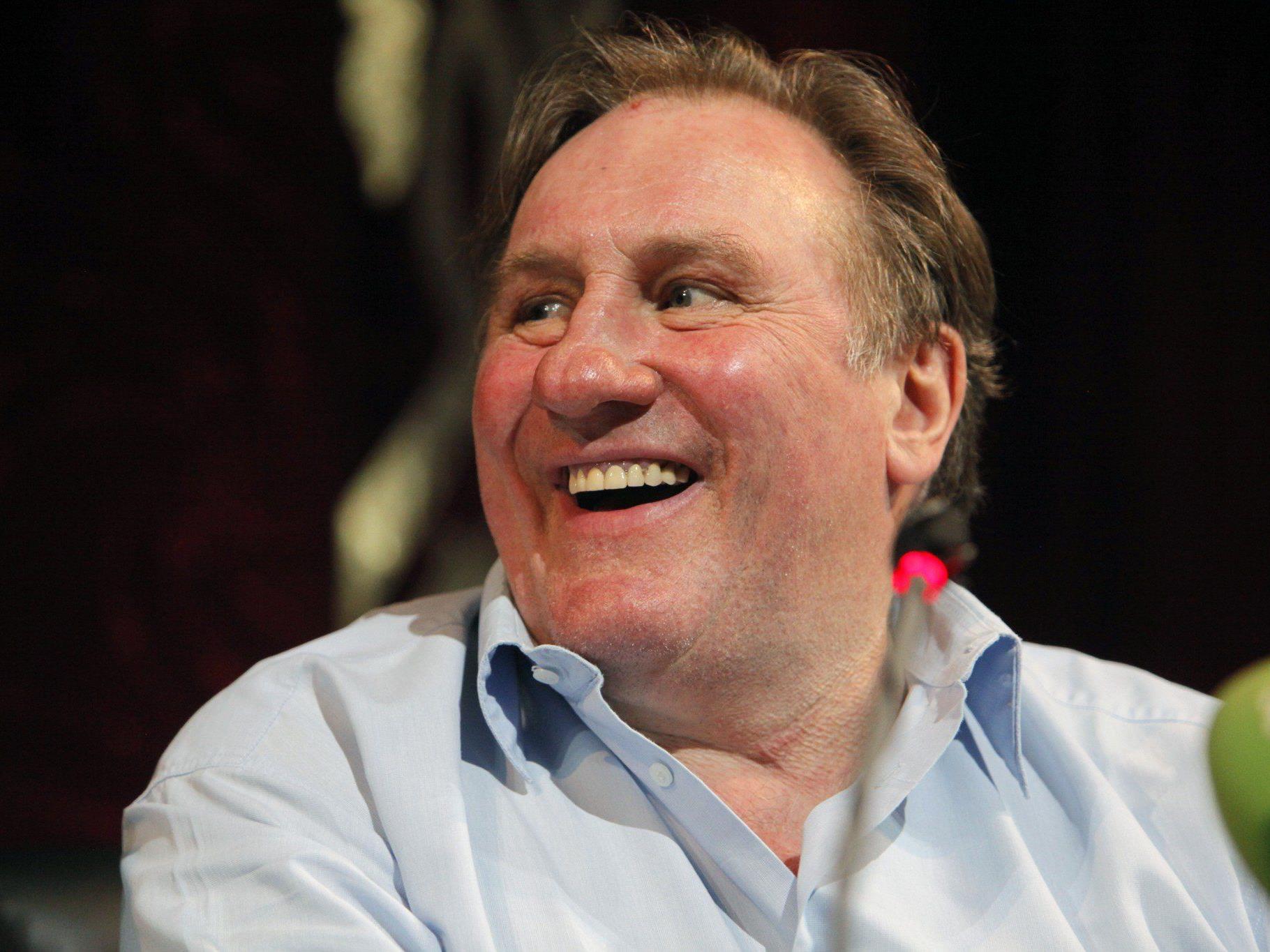 Gerard Depardieu darf trotz Führerscheinentzug noch Auto fahren. Gerard Depardieu darf trotz Führerscheinentzug noch Auto fahren.