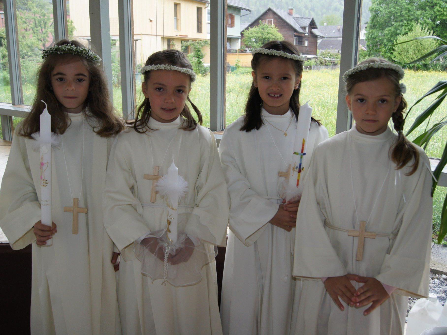 Chantal, Magdalena, Anabel und Cassandra, (VS Leopold) feierten am Sonntag ihren großen Tag der Erstkommunion.