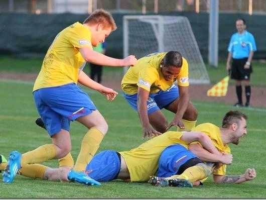 Gleich acht Mal durften die Hohenems Kicker im Cup Viertelfinale gegen Lochau jubeln. Gleich acht Mal durften die Hohenems Kicker im Cup Viertelfinale gegen Lochau jubeln.