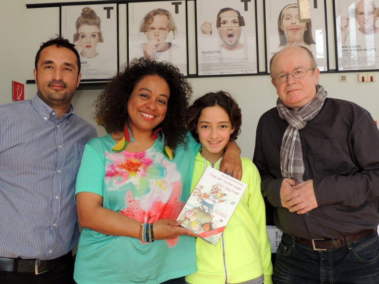 Dr. Hüseyin I. Cicek, Autorin Tania Maria Rodrigues-Peters mit Tochter Luana und Schauspieler Mario Plaz