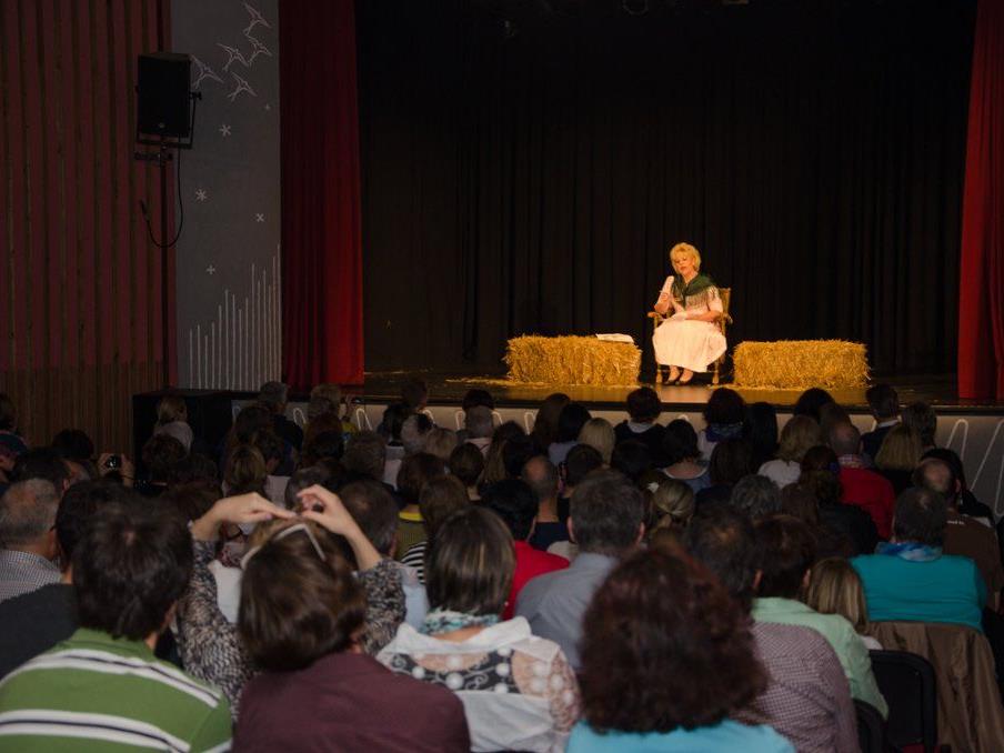 Die neuen Talente des Muntafuner Volkstheater präsentierten sich in der vollen Kulturbühne Schruns