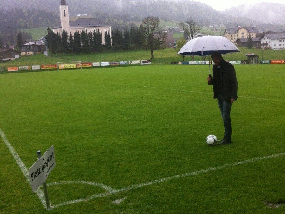 Schiedsrichter Voislav Zubcic hat das Spiel Alberschwende gegen Wolfurt abgesagt.