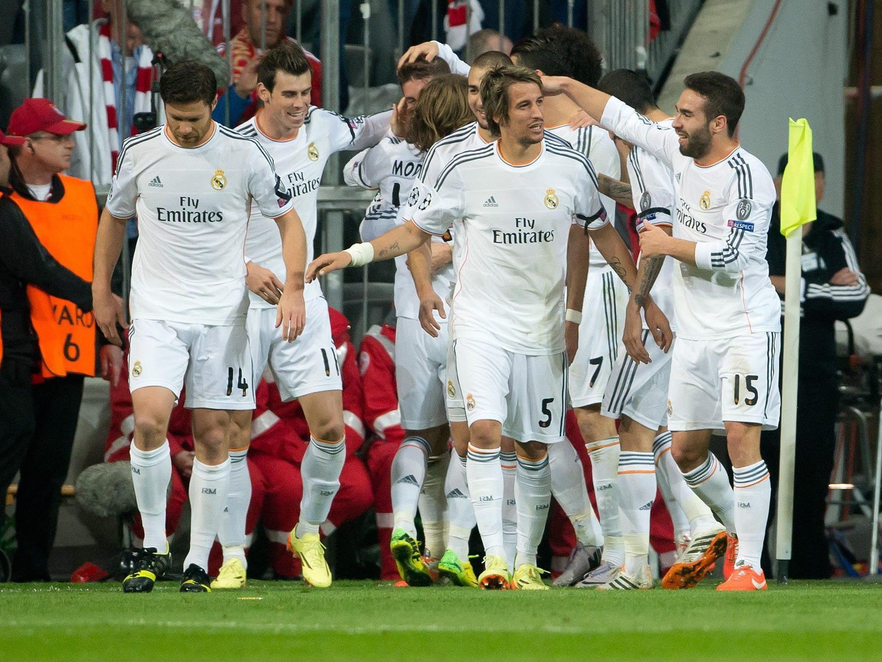 Real Madrid jubelt über den klaren Sieg und den damit verbundenen Finaleinzug.