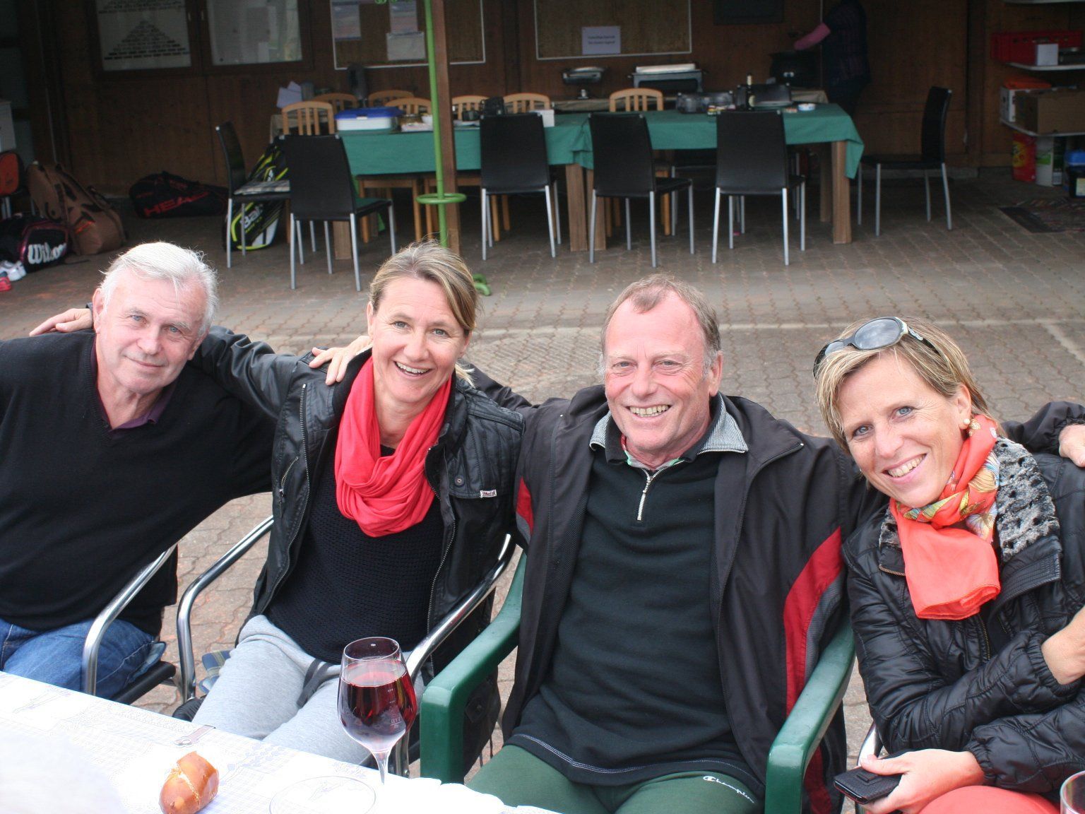 Ivan, Andrea, Norbert und Birgit genossen den Tag inmitten von Gleichgesinnten Ivan, Andrea, Norbert und Birgit genossen den Tag inmitten von Gleichgesinnten