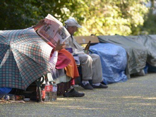 Die Polizei vertrieb Obdachlose aus dem Stadtpark - das hat nun ein Nachspiel Die Polizei vertrieb Obdachlose aus dem Stadtpark - das hat nun ein Nachspiel