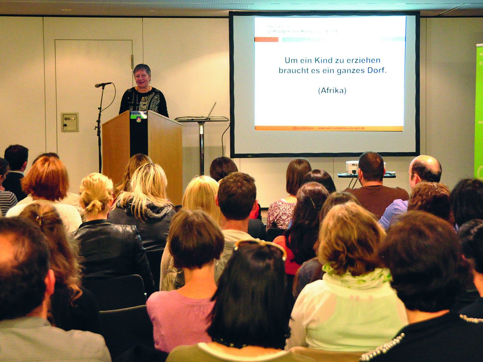 Vortrag von Elke Schlösser zum Thema „Um ein Kind zu erziehen braucht es ein ganzes Dorf". Vortrag von Elke Schlösser zum Thema „Um ein Kind zu erziehen braucht es ein ganzes Dorf".