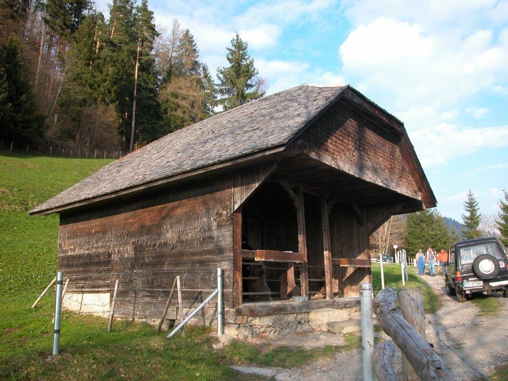 Die 1710 erstmals erwähnte Kapelle Stöck ist Ort des Innehaltens und dient als Witterungsschutz.