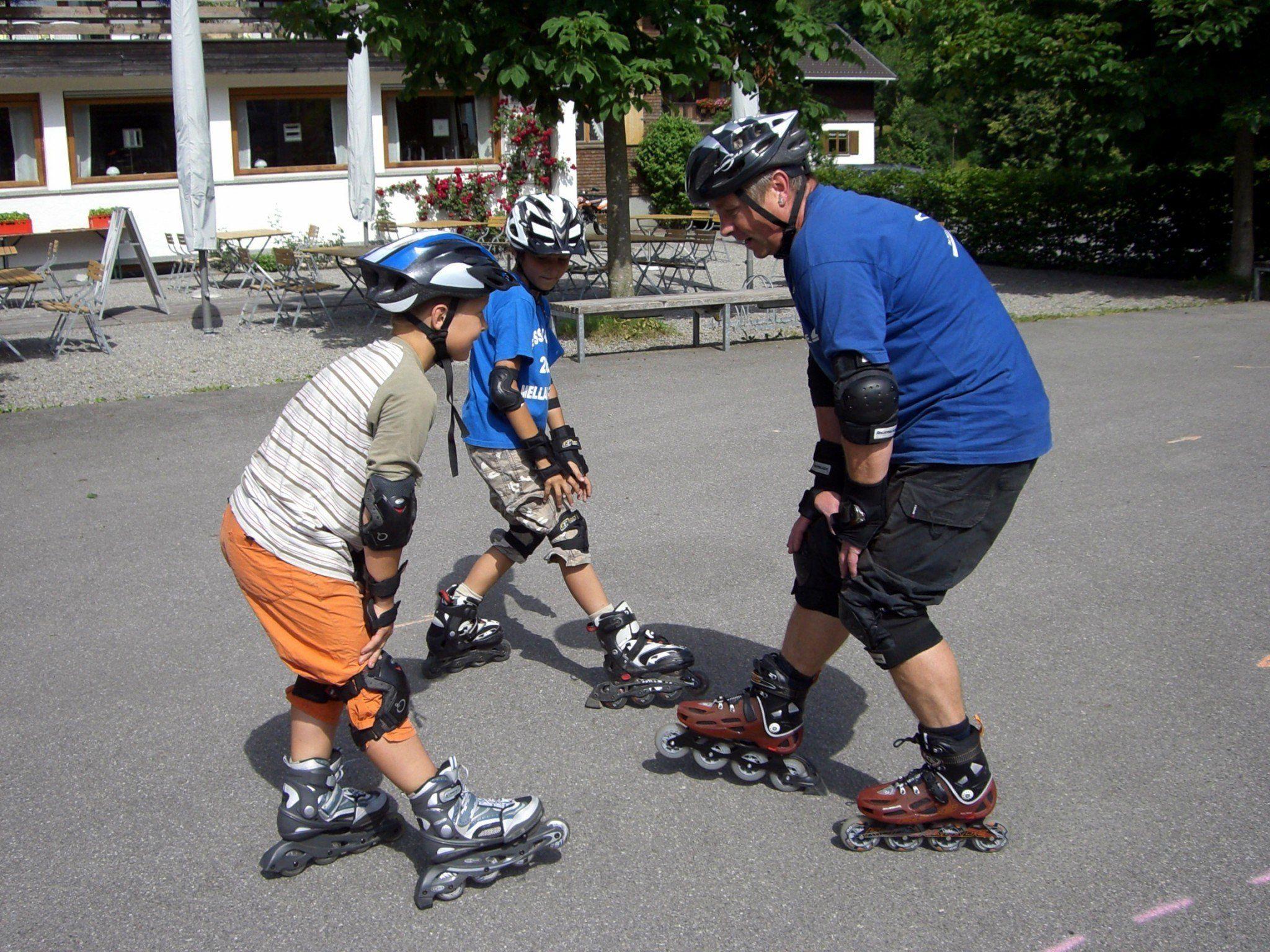 Die Teilnahme an einem Skatekurs steigert die Sicherheit ganz entscheidend.