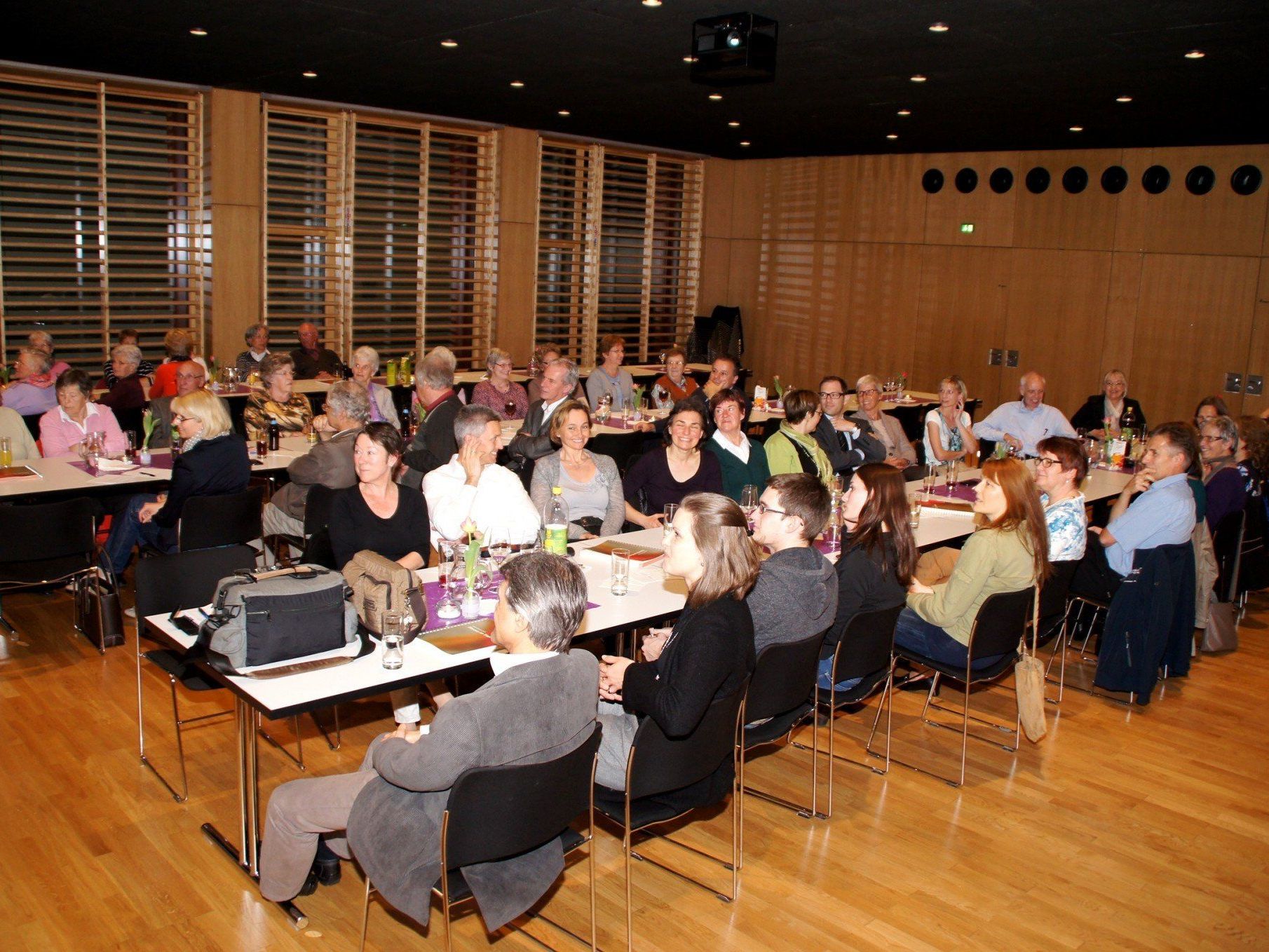 Die Anwesenden des Krankenpflegevereins Die Anwesenden des Krankenpflegevereins