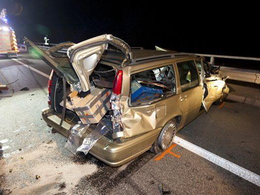Der Volvo des Autofahrers aus Deutschland wurde schwer beschädigt.