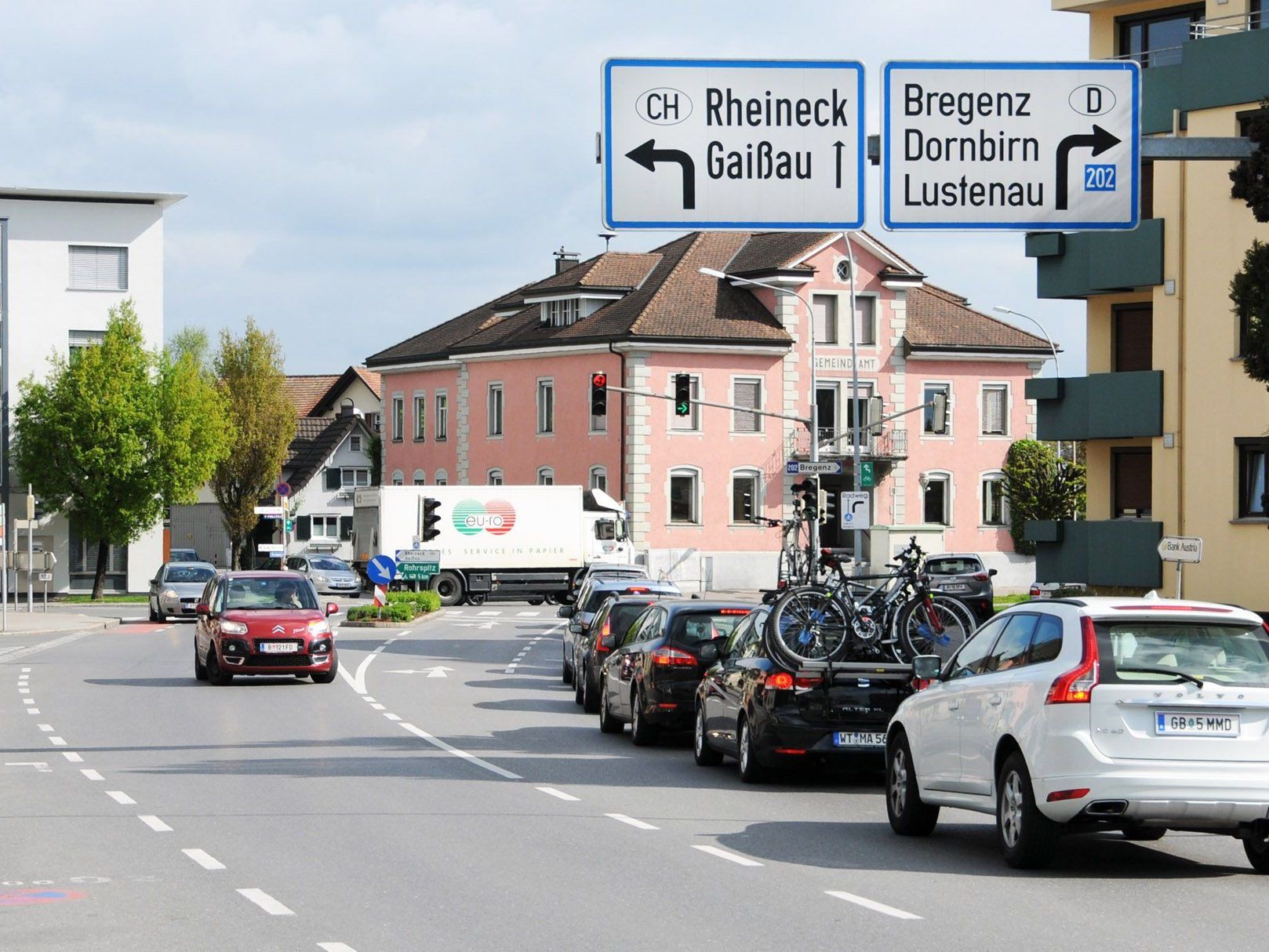 Die Höchster Bevölkerung ist zur Diskussion über die Verkehrsentwicklung im Ortszentrum eingeladen. Die Höchster Bevölkerung ist zur Diskussion über die Verkehrsentwicklung im Ortszentrum eingeladen.