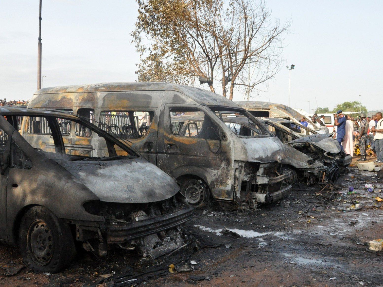 Zeitung meldet über 200 Tote bei Anschlag in Nigeria. Zeitung meldet über 200 Tote bei Anschlag in Nigeria.