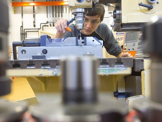Die Blum Gruppe beschäftigt aktuell 4650 Mitarbeiter in Vorarlberg. Die Blum Gruppe beschäftigt aktuell 4650 Mitarbeiter in Vorarlberg.