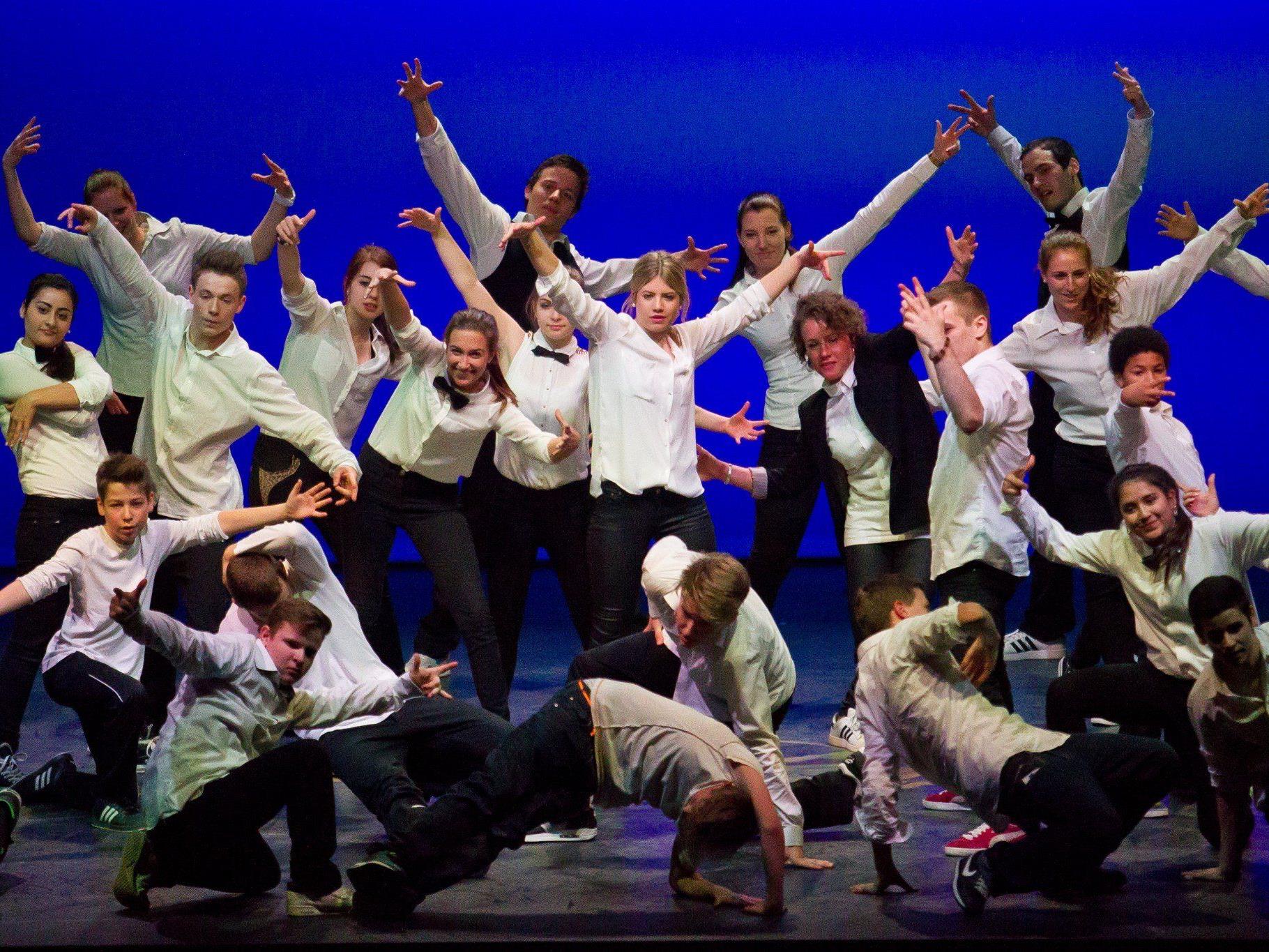 Breakdance-Gruppen aus der Region fungierten am Samstagabend noch als Anheizer für die Show „Red Bull Flying Bach“. Breakdance-Gruppen aus der Region fungierten am Samstagabend noch als Anheizer für die Show „Red Bull Flying Bach“.
