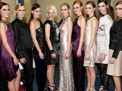 Designerin Elke Freytag (4.v.l.) präsentierte ihre neue Kollektion. Designerin Elke Freytag (4.v.l.) präsentierte ihre neue Kollektion.