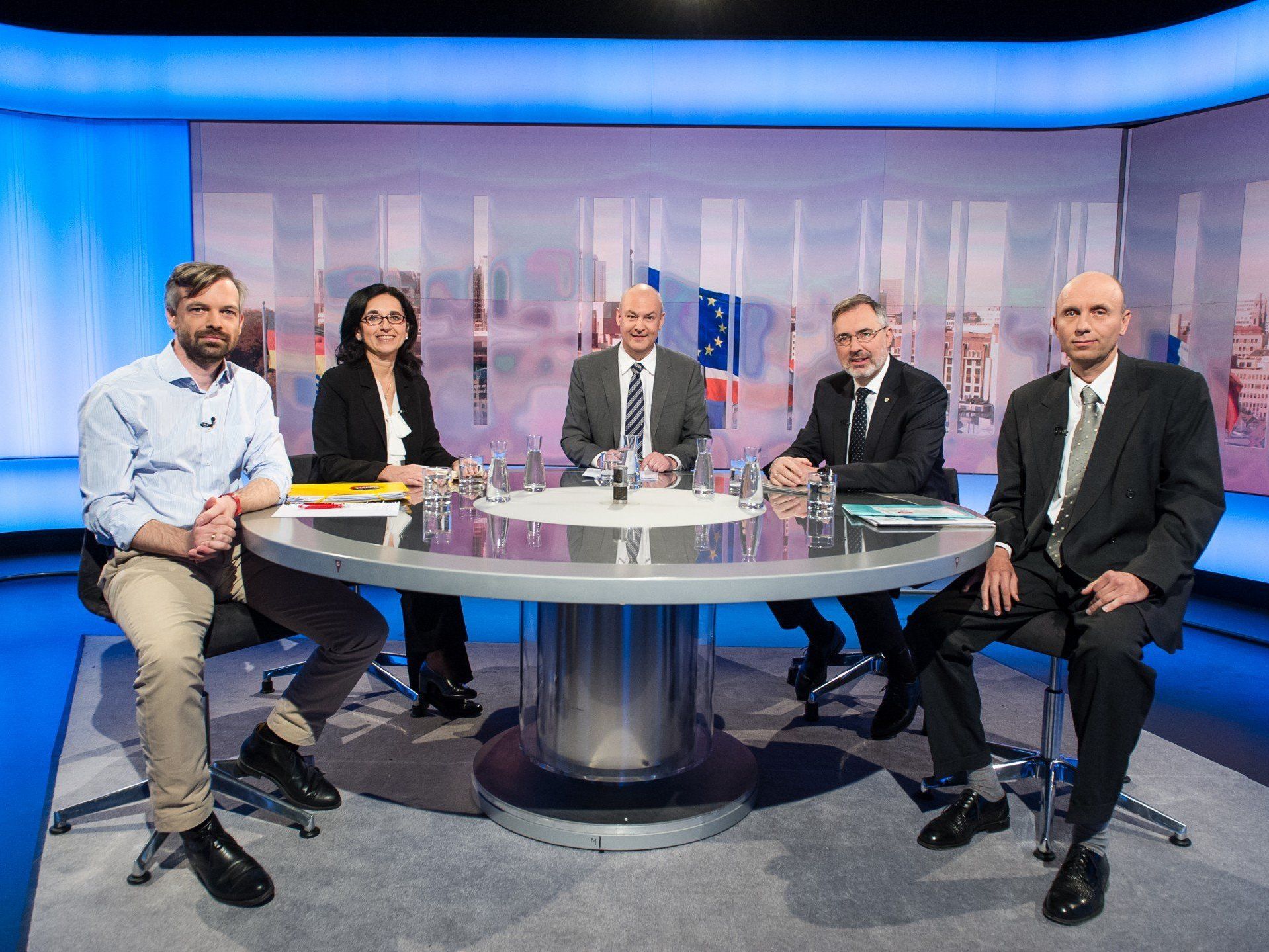 Die Vertreter der Kleinparteien vor der Sendung - mit Martin Ehrenhauser. Die Vertreter der Kleinparteien vor der Sendung - mit Martin Ehrenhauser.