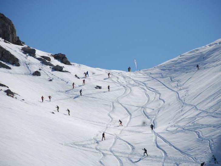 Über dem lifterschlossenen Skigebiet beginnt das Tourenparadies. Im Bild der Hang zum Wartherhorn-Sattel.