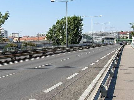 Weiter geht es mit den Arbeiten an der Gürtelbrücke. Weiter geht es mit den Arbeiten an der Gürtelbrücke.