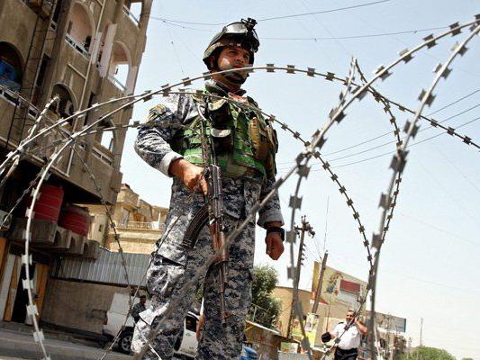 Neun Selbstmordattentäter sprengte sich vor Wahllokalen im Irak in die Luft.
