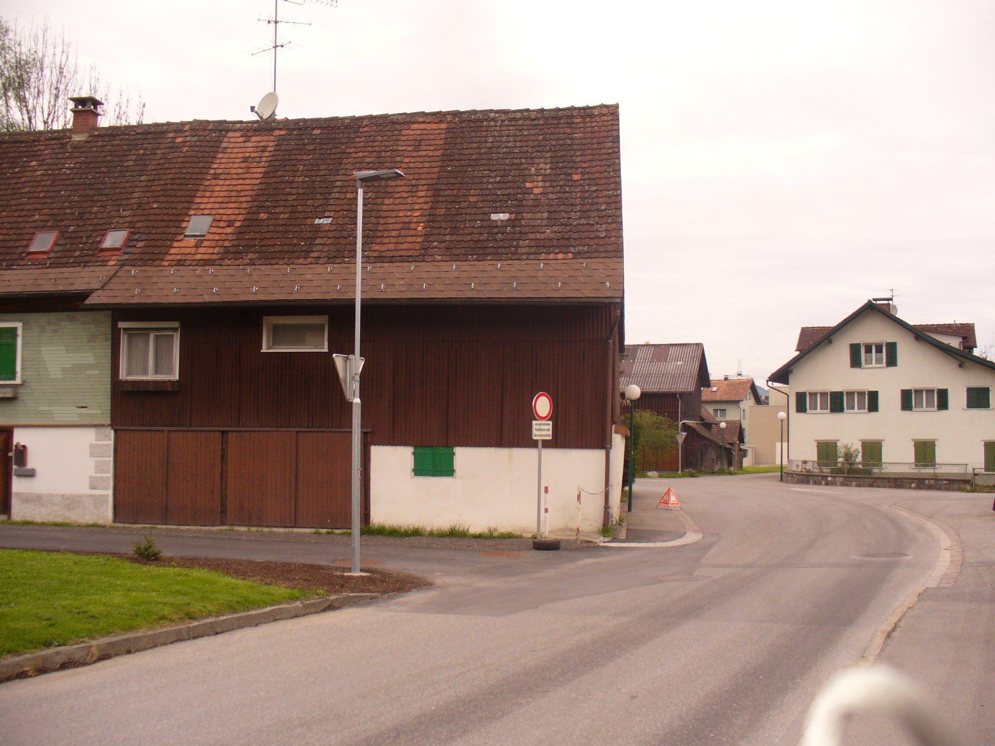 In der Rheinstraße leuchten die ersten LED Lampen in Altach In der Rheinstraße leuchten die ersten LED Lampen in Altach