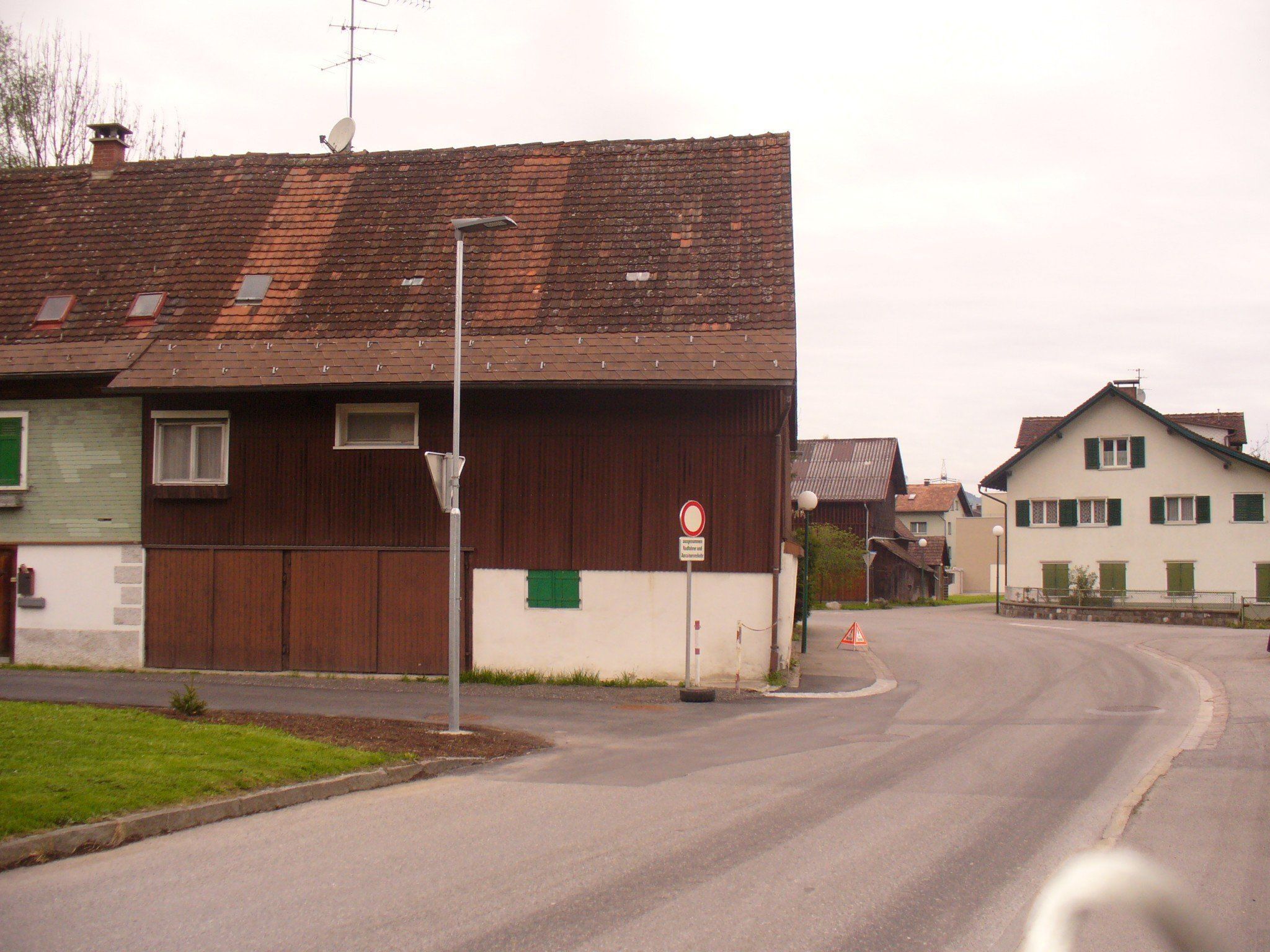 In der Rheinstraße leuchten die ersten LED Lampen in Altach