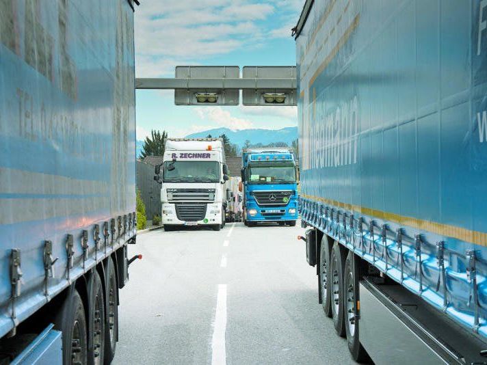 Flächendeckende Lkw-Maut: Länder wollen an den Mauteinnahmen mitschneiden. Flächendeckende Lkw-Maut: Länder wollen an den Mauteinnahmen mitschneiden.