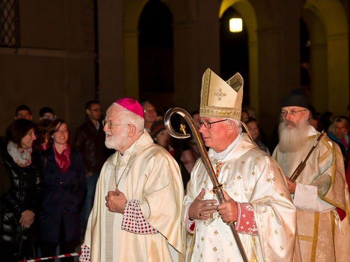 Erzbischof Franz Lackner hielt die Messe am Domplatz zum Beginn der Osterfeierlichkeiten.