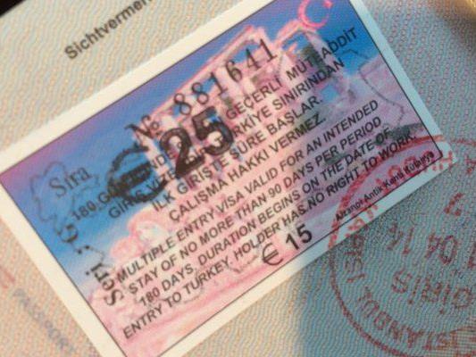 Ab 10. April benötigen auch österreichische Staatsbürger ein e-Visum für die Einreise in die Türkei. Ab 10. April benötigen auch österreichische Staatsbürger ein e-Visum für die Einreise in die Türkei.