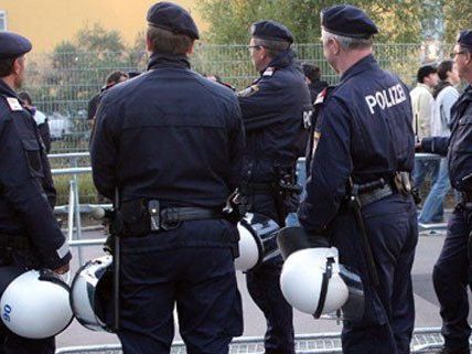 Gegen zwei Personen wurden nach der Attacke auf Valentin Grubeck nun Stadionverbote ausgesprochen. Gegen zwei Personen wurden nach der Attacke auf Valentin Grubeck nun Stadionverbote ausgesprochen.