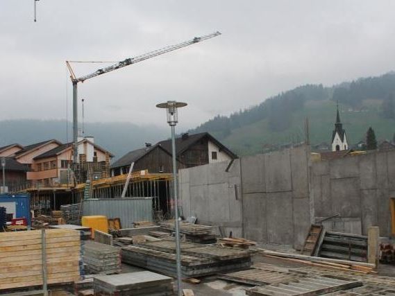 Rund sechs Millionen Euro werden in das Sennhus investiert. Der Großteil des Projekts wird akzeptiert, bei Sutterlüty scheiden sich die Geister. Rund sechs Millionen Euro werden in das Sennhus investiert. Der Großteil des Projekts wird akzeptiert, bei Sutterlüty scheiden sich die Geister.