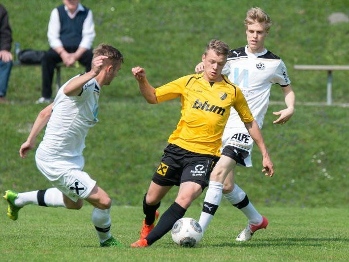Stark wie seine Teamkollegen präsentierte sich Simon Thurner beim 2:1-Heimsieg gegen Wattens. Stark wie seine Teamkollegen präsentierte sich Simon Thurner beim 2:1-Heimsieg gegen Wattens.