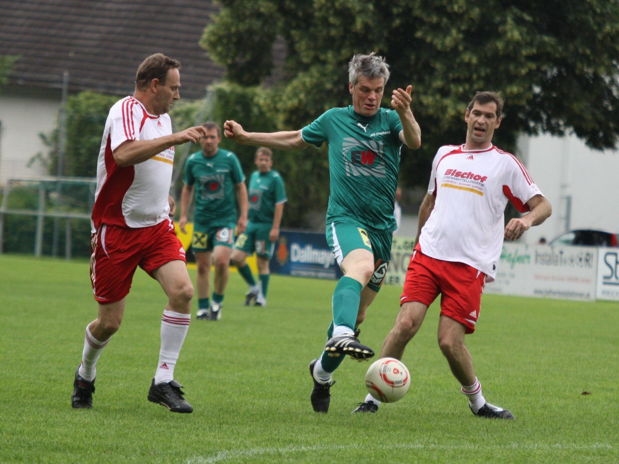 Der Tennisclub und RW Rankweil spielen für Gerold "Tschüdi" Flatz. Der Tennisclub und RW Rankweil spielen für Gerold "Tschüdi" Flatz.