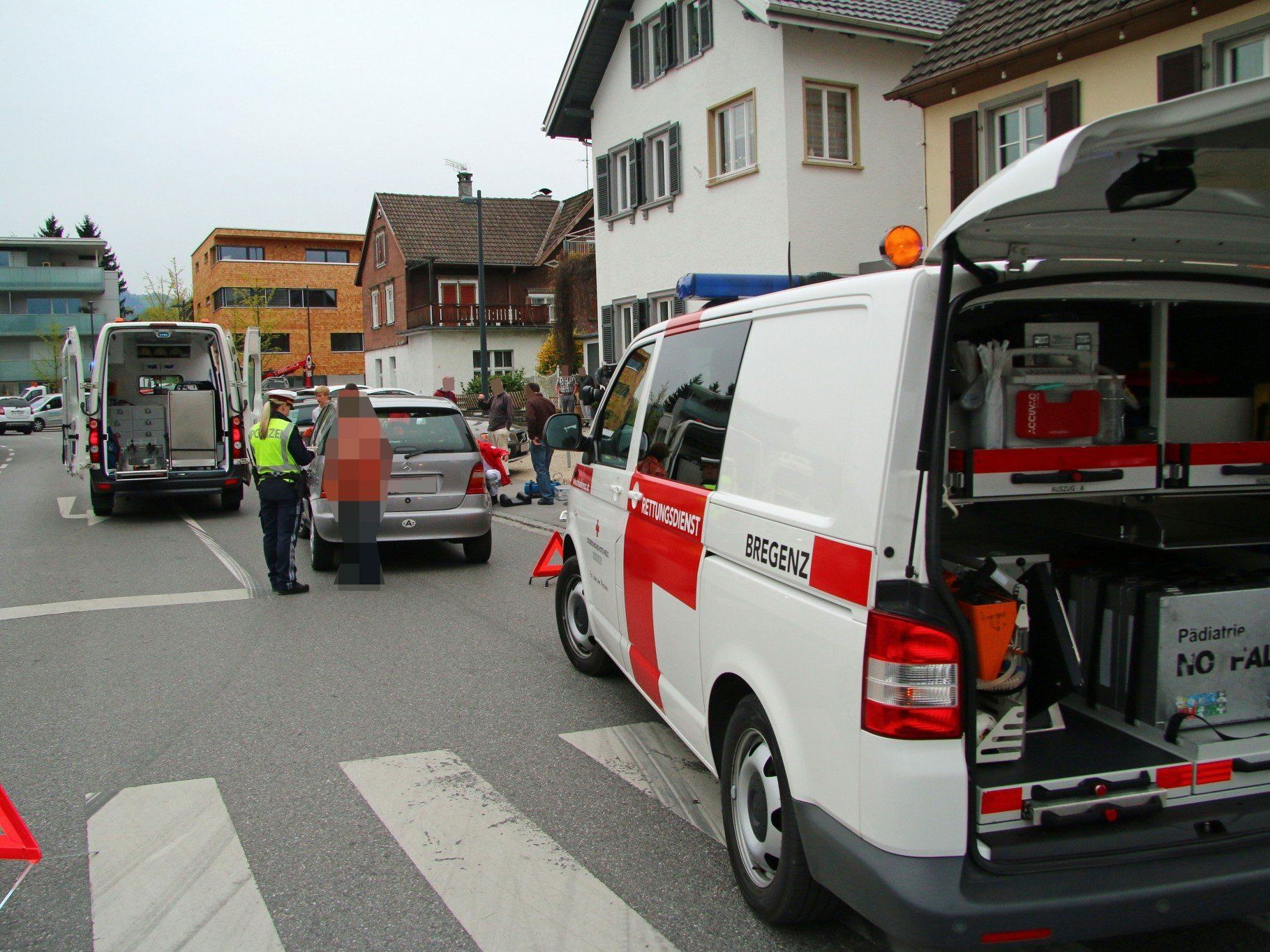 Die 18-Jährige blieb bewusstlos liegen. Die 18-Jährige blieb bewusstlos liegen.