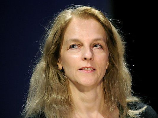 Dritte Spielzeit für Intendantin Hering Dritte Spielzeit für Intendantin Hering