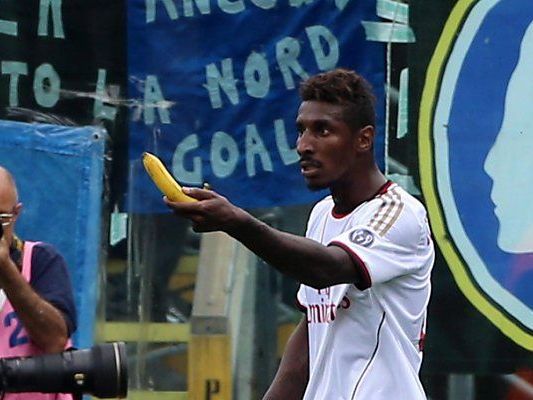 Milans Kevin Constant mit dem Corpus Delicti Milans Kevin Constant mit dem Corpus Delicti