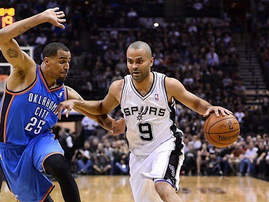 Tony Parker (r.) holte die meisten Punkte Tony Parker (r.) holte die meisten Punkte