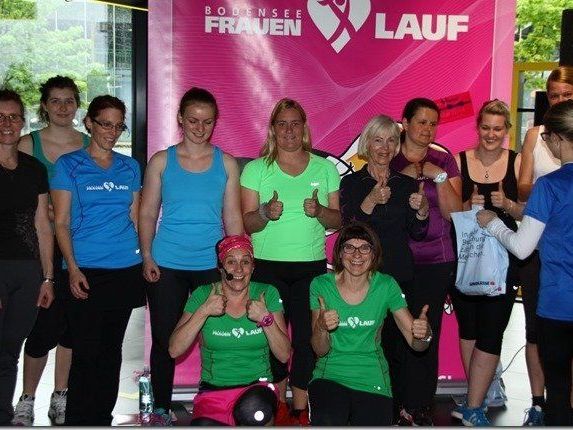 Die Eingangshalle von BMW Unterberger platzte bei der zweiten Gratiseinheit für den Frauenlauf aus allen Nähten. Die Eingangshalle von BMW Unterberger platzte bei der zweiten Gratiseinheit für den Frauenlauf aus allen Nähten.