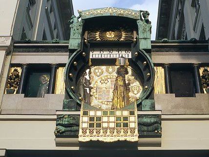 Die Ankeruhr am Hohen Markt feiert ihren 100. Geburtstag. Die Ankeruhr am Hohen Markt feiert ihren 100. Geburtstag.