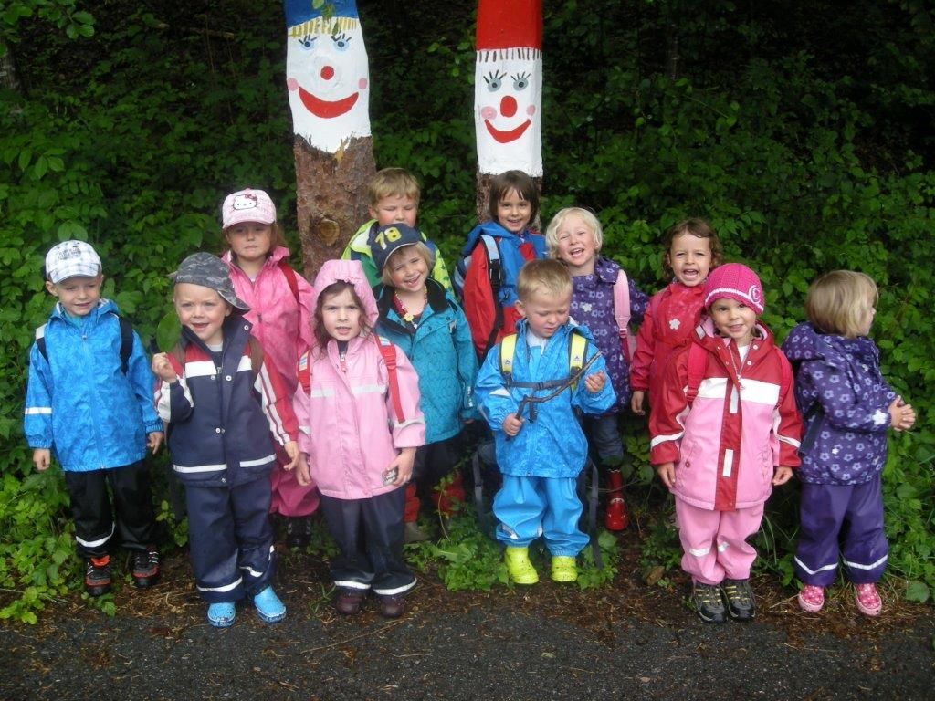 Kinder ab 2 Jahren, werden 2 bis 4 mal in der Woche, für 3 Stunden am Vormittag betreut. Kinder ab 2 Jahren, werden 2 bis 4 mal in der Woche, für 3 Stunden am Vormittag betreut.