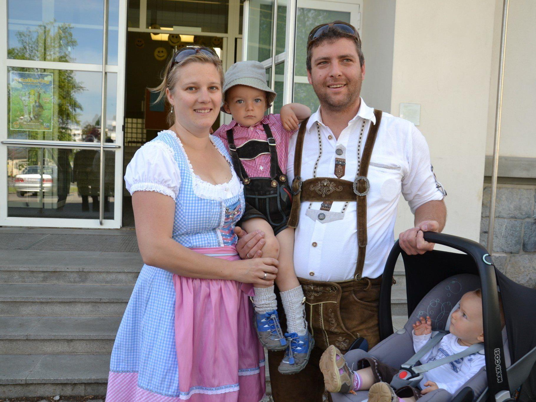 Christoph und Kerstin kamen mit den Kindern Moritz und Emelie zur EU Wahl
