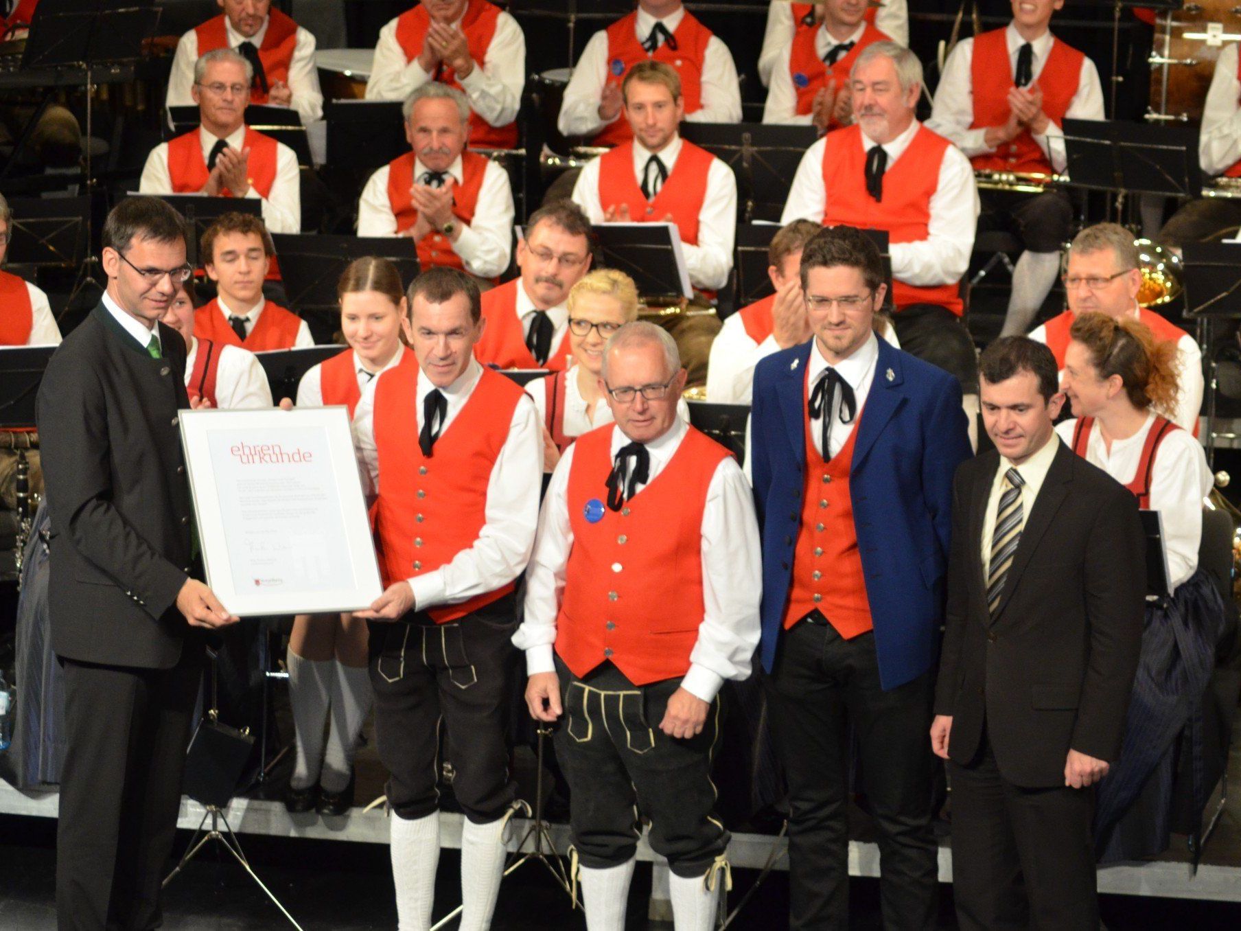 Die Rankler Musikanten erhielten aus den Händen von Landeshauptmann Markus Wallner eine Ehrenurkunde überreicht. Die Rankler Musikanten erhielten aus den Händen von Landeshauptmann Markus Wallner eine Ehrenurkunde überreicht.