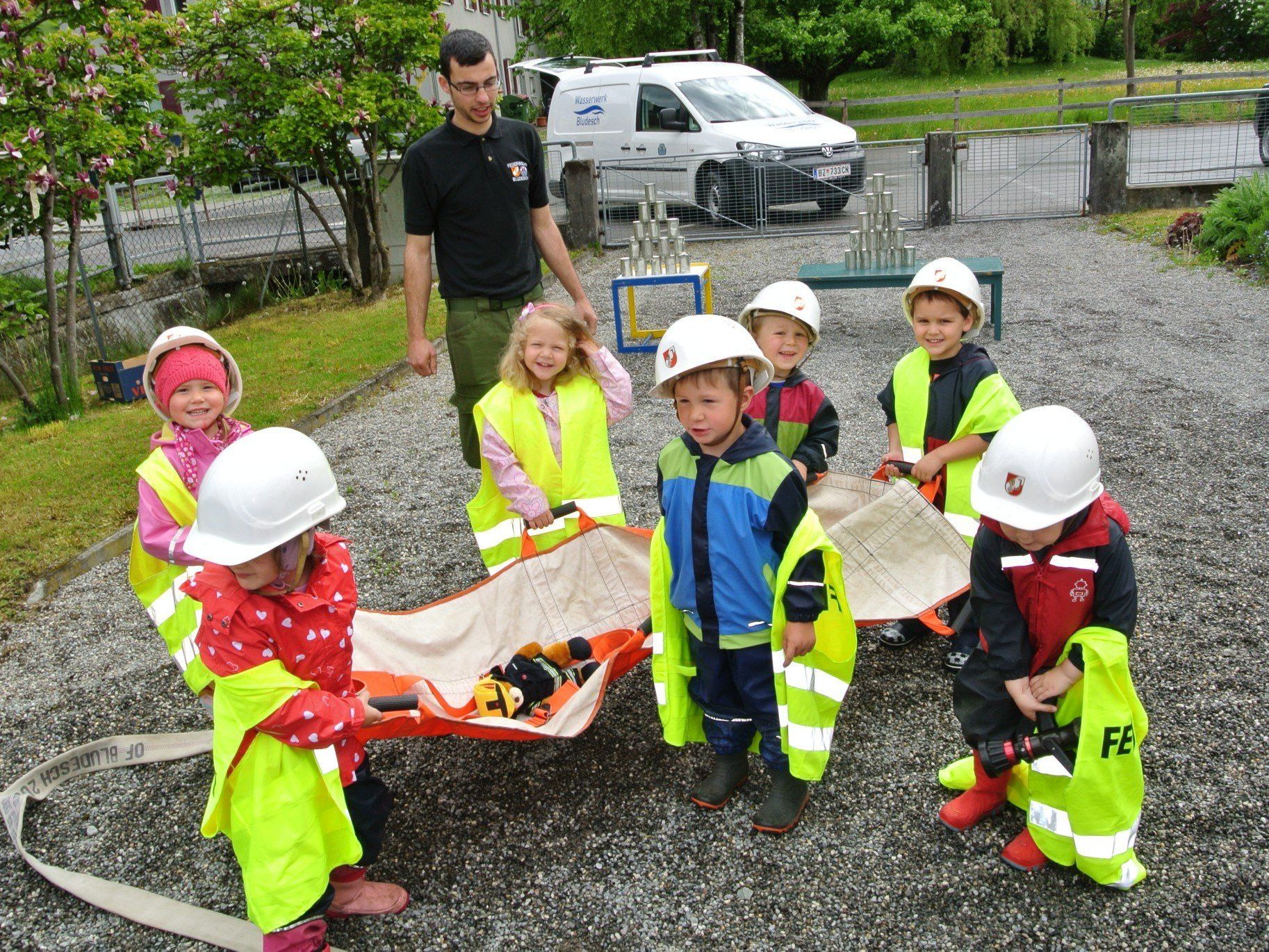 Die kleinen Retter bringen Bär Konrad in Sicherheit Die kleinen Retter bringen Bär Konrad in Sicherheit