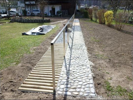 Kneippanlage Tschagguns oberhalb dem Gasthaus „Alti Gme". Kneippanlage Tschagguns oberhalb dem Gasthaus „Alti Gme".