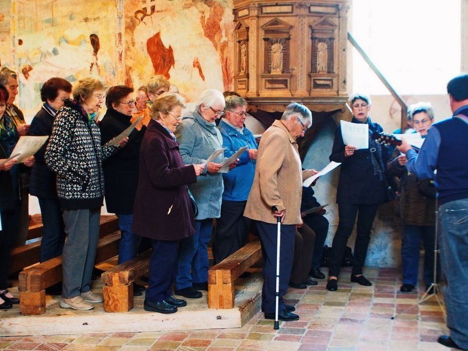 LSB-Singrunde bei der Maiandacht. LSB-Singrunde bei der Maiandacht.
