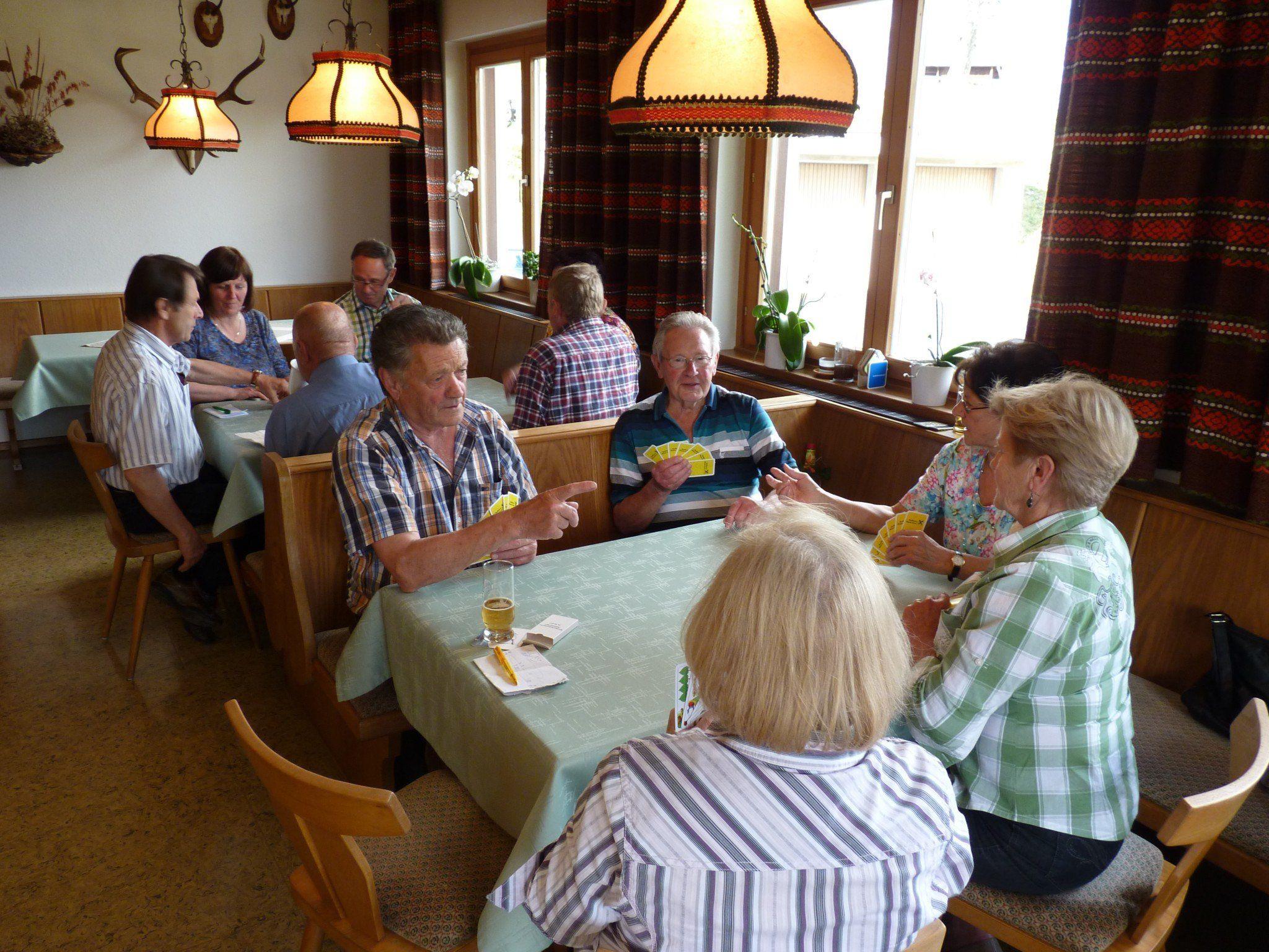 Konzentration und Freude dominierten beim Seniorenpreisjassen in Bürserberg.